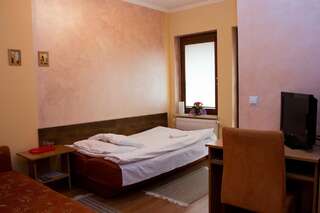 Отели типа «постель и завтрак» Dom Gościnny Pod Górą Хелмно Двухместный номер с 1 кроватью и собственной ванной комнатой-1
